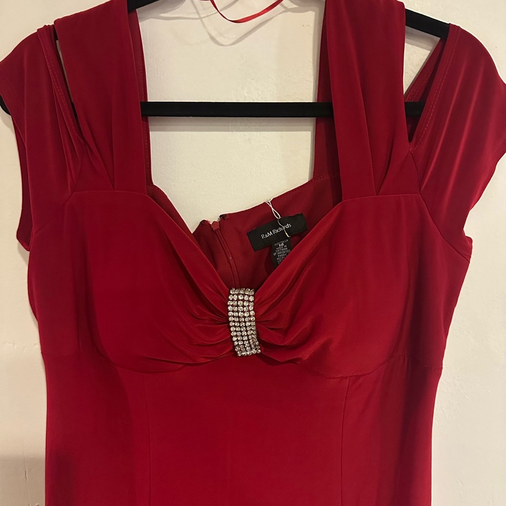 Elegant Red Evening Dress with Rhinestone Detail